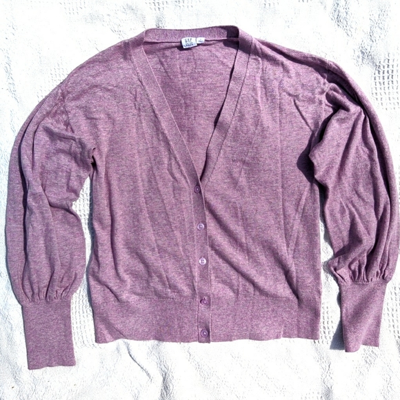 GAP V-Neck Cardigan - Picture 1 of 4